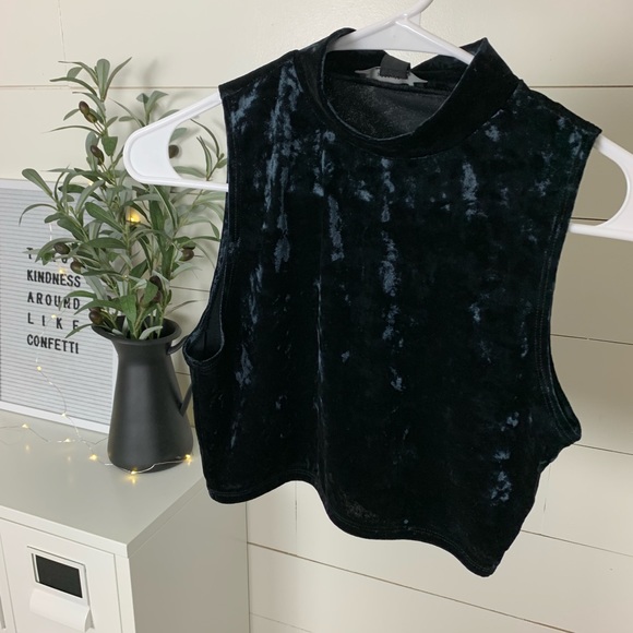 Forever 21 Tops - 🆕 F21 Crushed Velvet Navy Crop Top